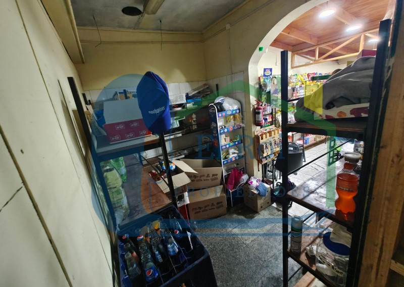 Se Venden 4 Locales Comerciales Independientes