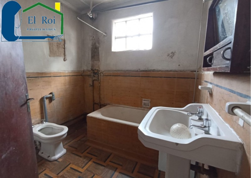 Amplia Casa de Dos Pisos – Cerro San Juan de Dios