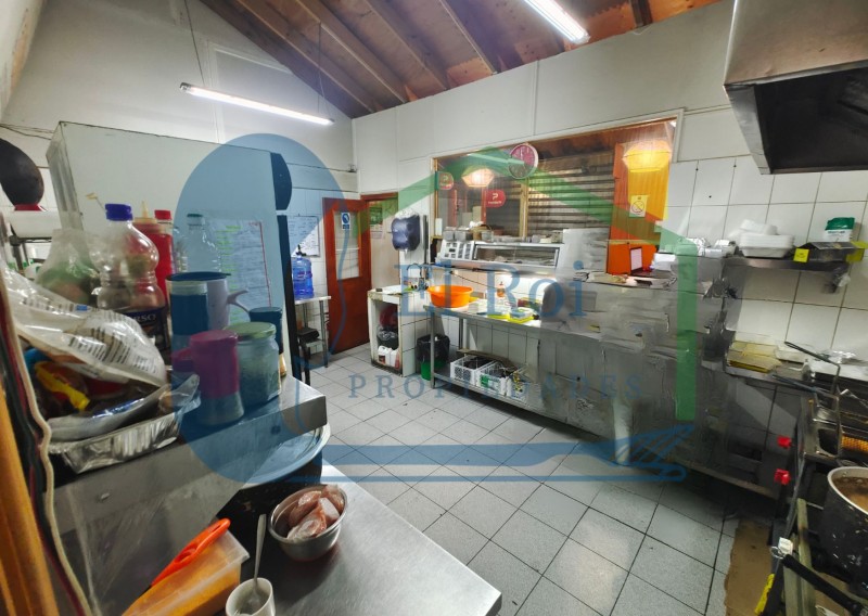 Se Venden 4 Locales Comerciales Independientes