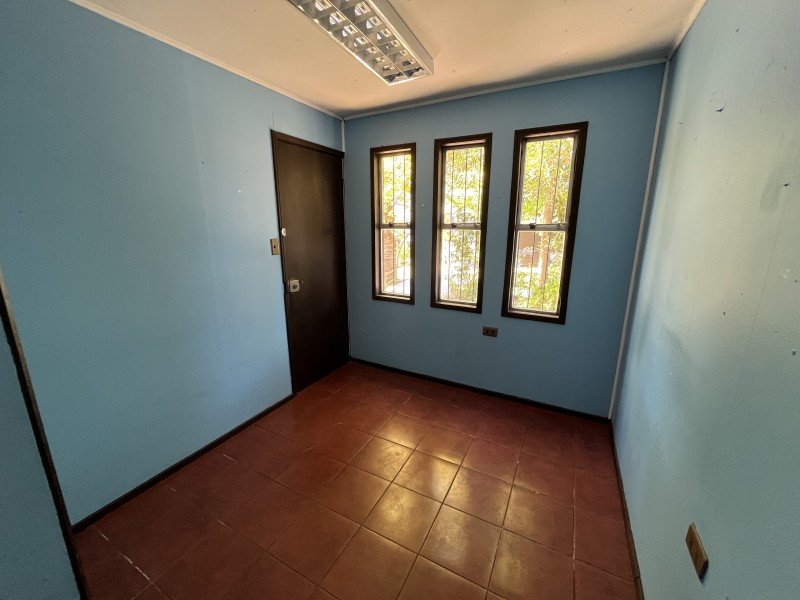 Venta de Amplia Casa para Uso Comercial O Habitacional.