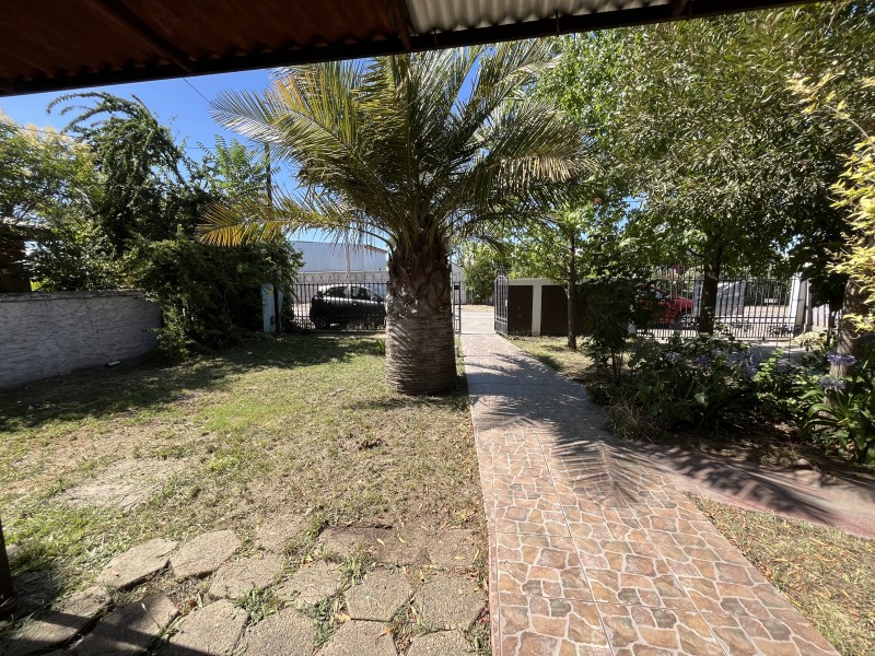 Venta de Amplia Casa para Uso Comercial O Habitacional.