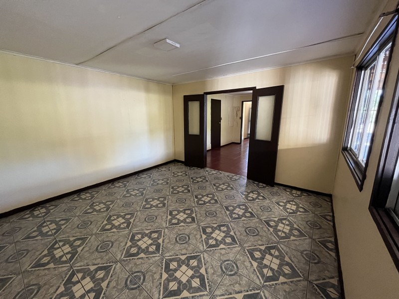 Venta de Amplia Casa para Uso Comercial O Habitacional.