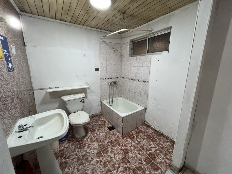 Venta de Amplia Casa para Uso Comercial O Habitacional.