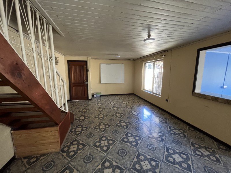 Venta de Amplia Casa para Uso Comercial O Habitacional.