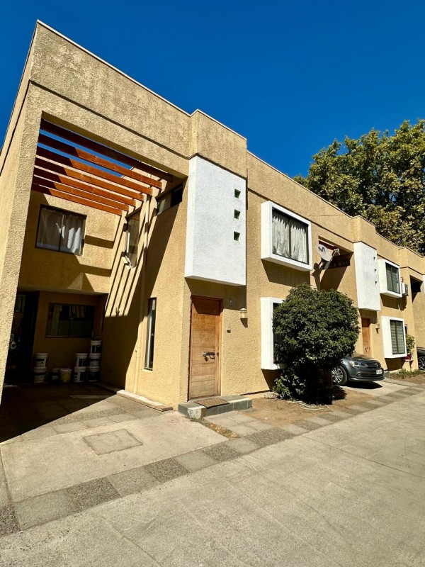 Casa de 2 Pisos en Condominio Nuevo Norte