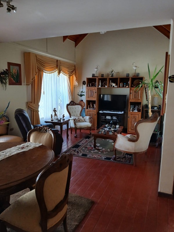 Se Vende Amplia Casa en Santa María de Colín, Talca
