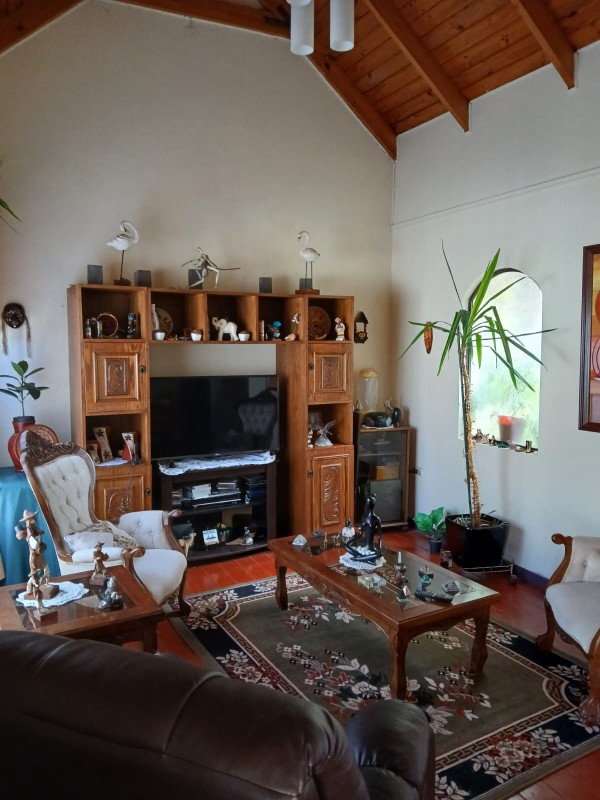 Se Vende Amplia Casa en Santa María de Colín, Talca