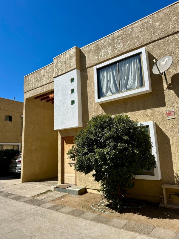 Casa de 2 Pisos en Condominio Nuevo Norte