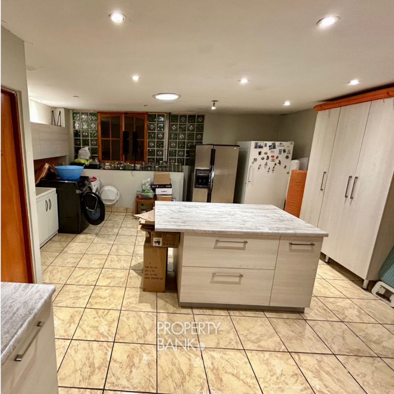 Casa Con Parque Privado en el Corazón de la Reina
