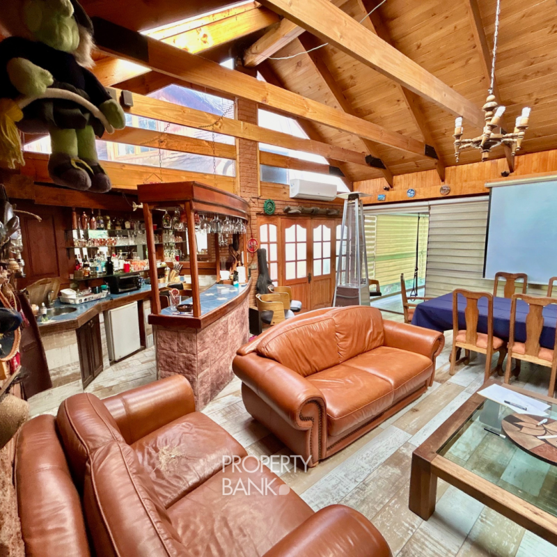 Casa Con Parque Privado en el Corazón de la Reina