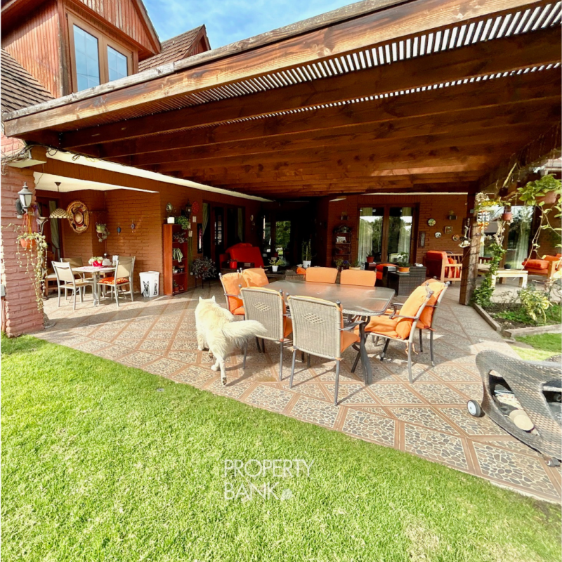 Casa Con Parque Privado en el Corazón de la Reina