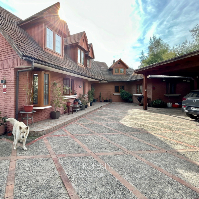 Casa Con Parque Privado en el Corazón de la Reina