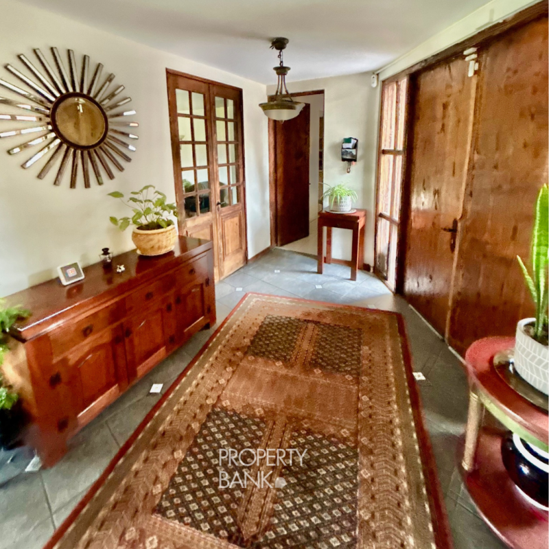 Casa Con Parque Privado en el Corazón de la Reina
