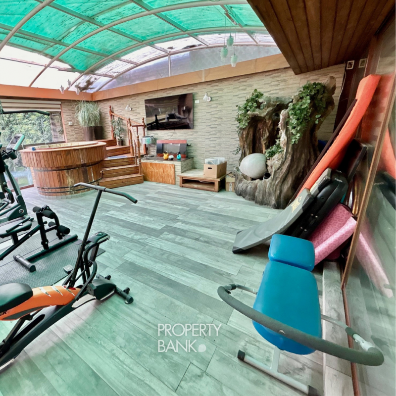 Casa Con Parque Privado en el Corazón de la Reina
