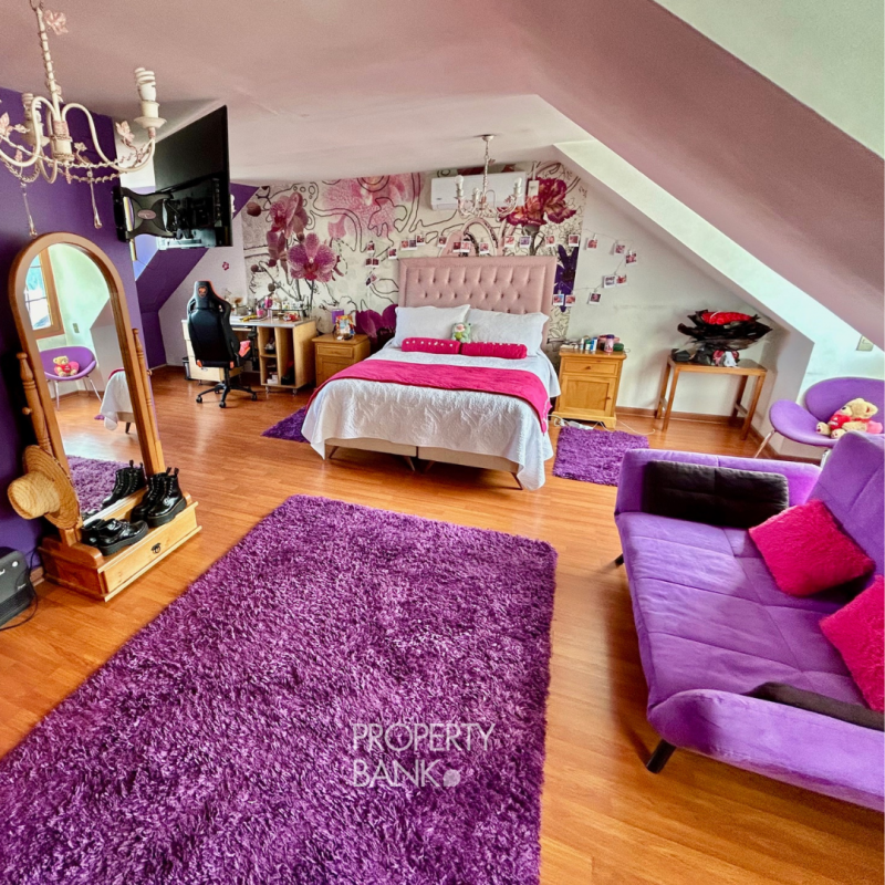 Casa Con Parque Privado en el Corazón de la Reina