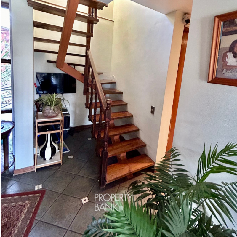 Casa Con Parque Privado en el Corazón de la Reina