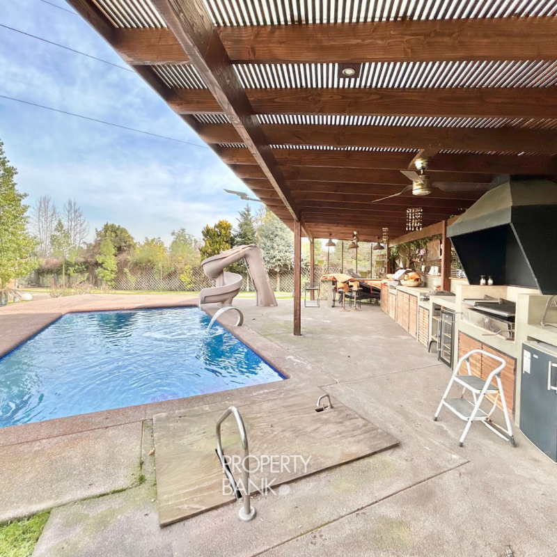 Casa Con Parque Privado en el Corazón de la Reina