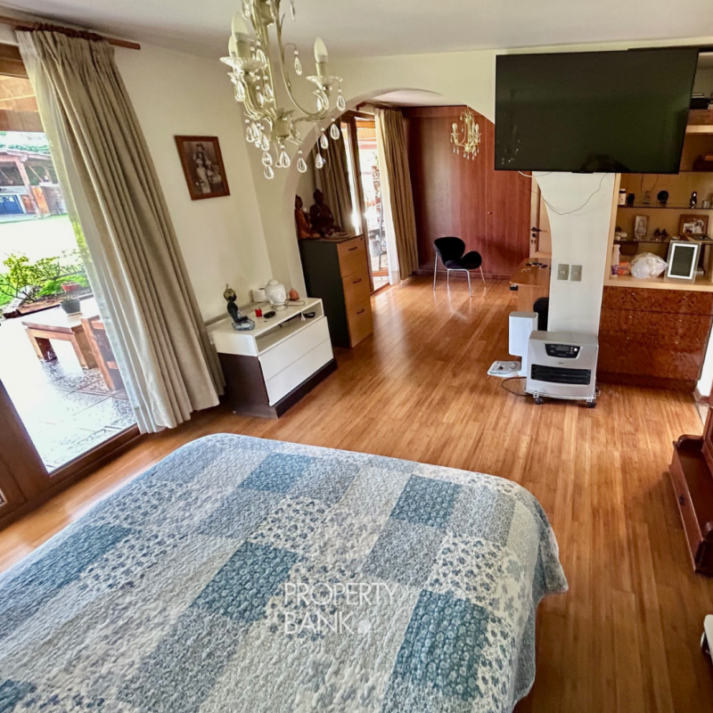 Casa Con Parque Privado en el Corazón de la Reina