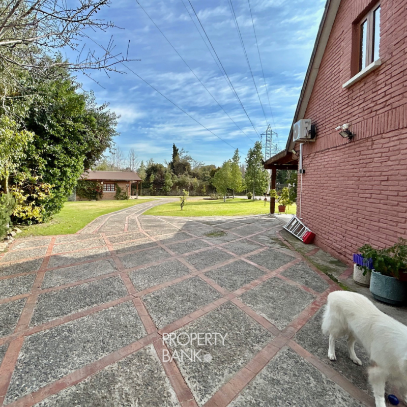 Casa Con Parque Privado en el Corazón de la Reina