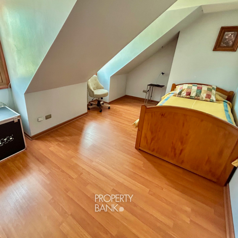 Casa Con Parque Privado en el Corazón de la Reina