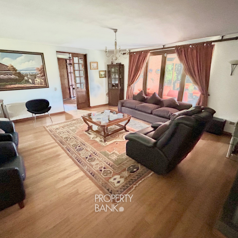 Casa Con Parque Privado en el Corazón de la Reina