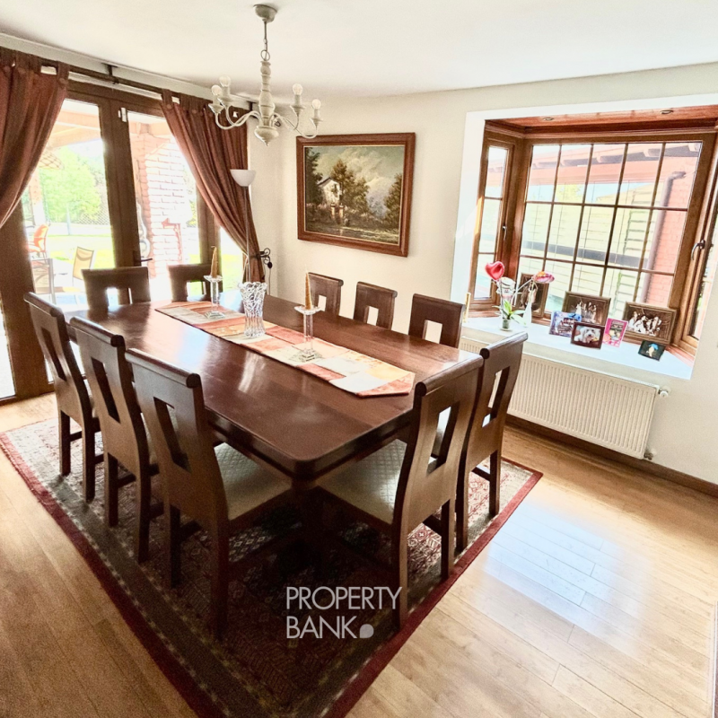 Casa Con Parque Privado en el Corazón de la Reina