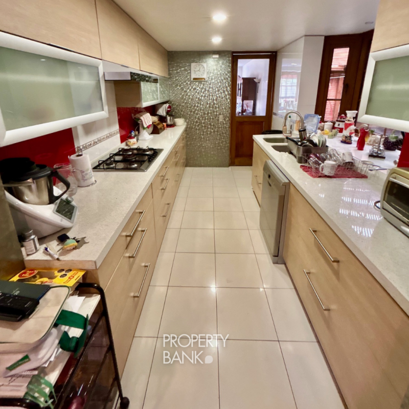 Casa Con Parque Privado en el Corazón de la Reina