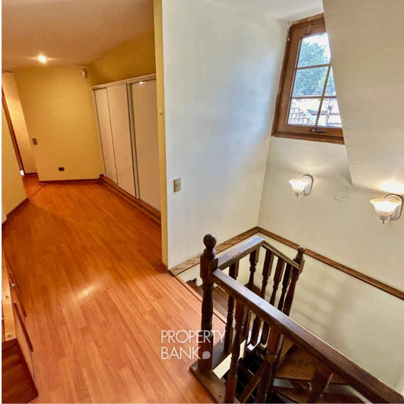 Casa Con Parque Privado en el Corazón de la Reina
