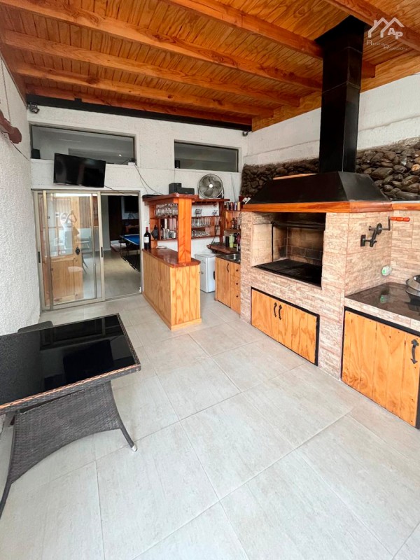 Vendo Linda y Amplia Casa 4D/3B, Gran Sala de Juegos