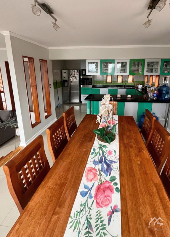 Vendo Linda y Amplia Casa 4D/3B, Gran Sala de Juegos