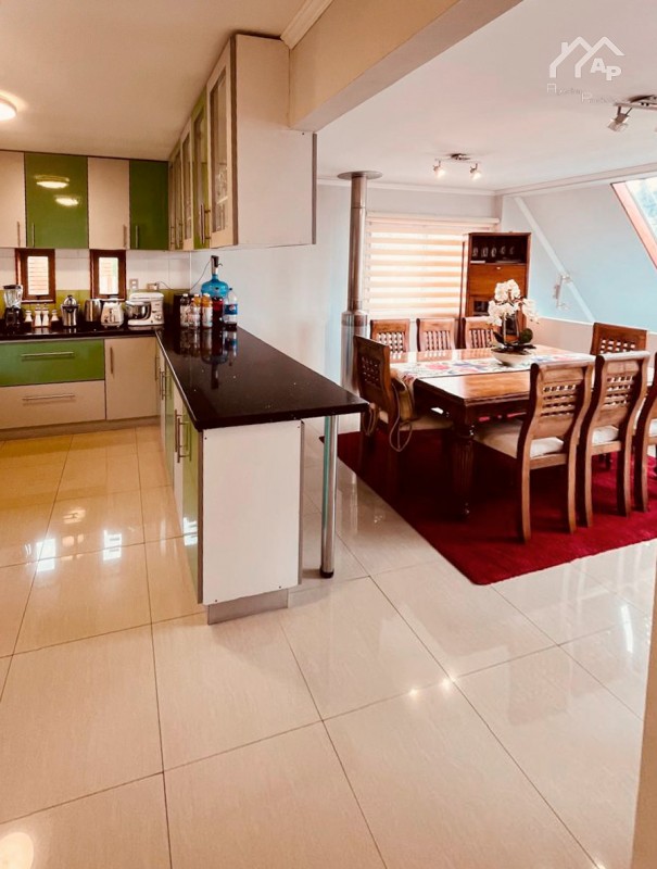 Vendo Linda y Amplia Casa 4D/3B, Gran Sala de Juegos
