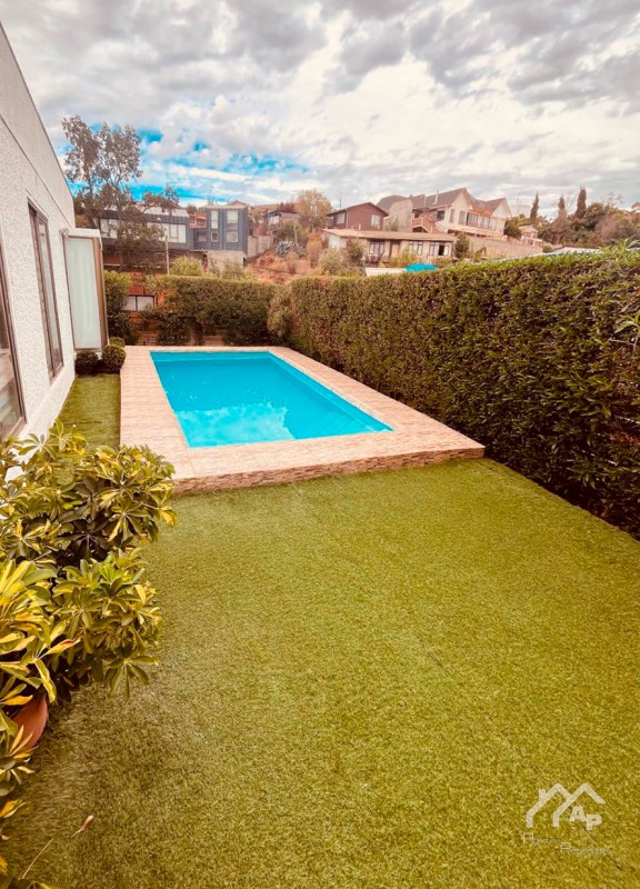 Vendo Linda y Amplia Casa 4D/3B, Gran Sala de Juegos