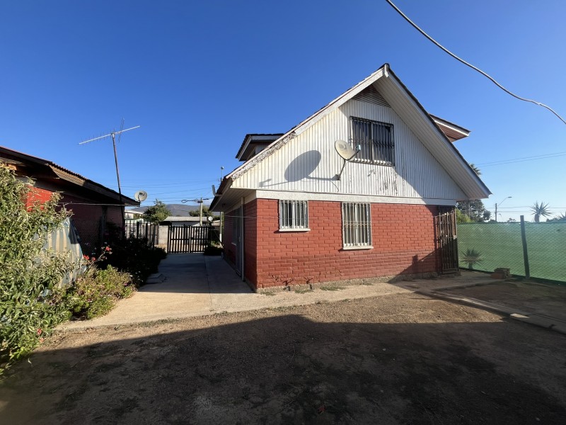 Hermosa Casa de 2 Pisos, Obra Gruesa, Con Patio y Jardin