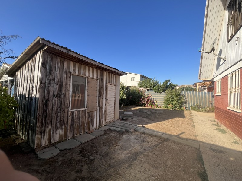 Hermosa Casa de 2 Pisos, Obra Gruesa, Con Patio y Jardin