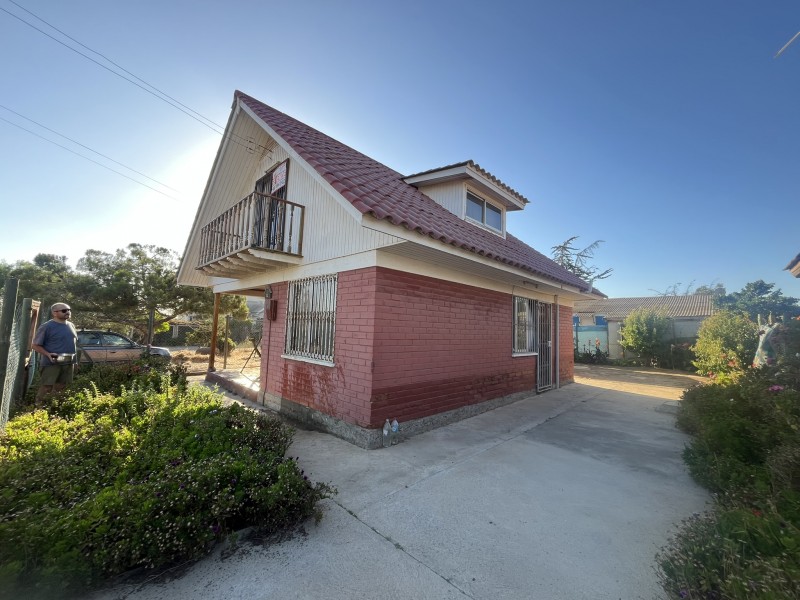 Hermosa Casa de 2 Pisos, Obra Gruesa, Con Patio y Jardin