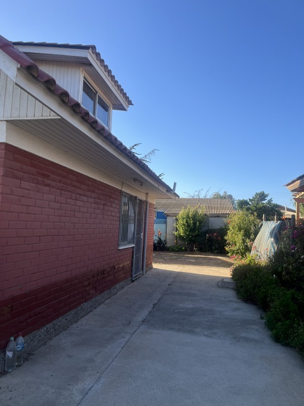 Hermosa Casa de 2 Pisos, Obra Gruesa, Con Patio y Jardin