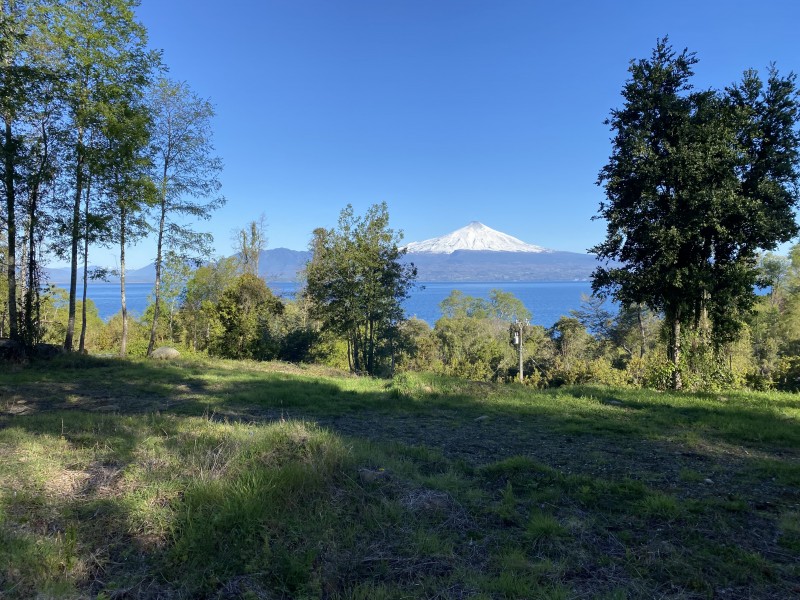 Rivera Norte Lago Villarrica Vista Al Lago y Volcán