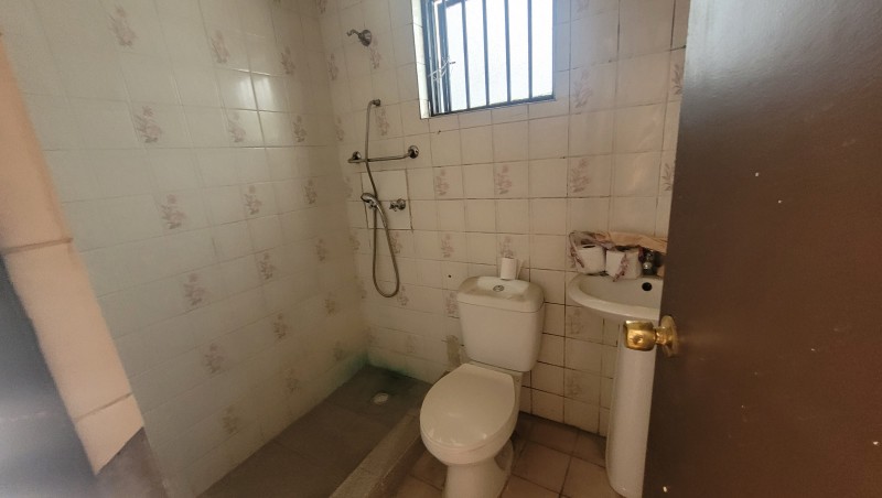 Casa Material Sólido Con Sitio en Linares Sector Comercial