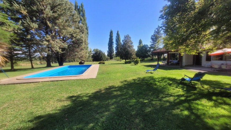 Parcela de 10.8 Hás Con 4.8 Acciones Agua 2 Casas y Piscina