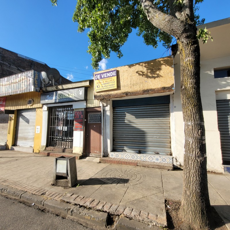 Venta de Locales Comerciales Dim. 12 X 22M en Avda. Anibal