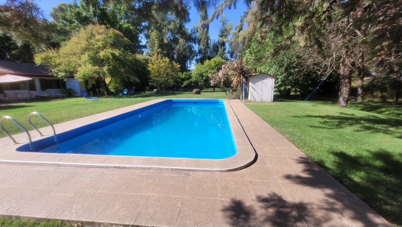 Parcela de 10.8 Hás Con 4.8 Acciones Agua 2 Casas y Piscina