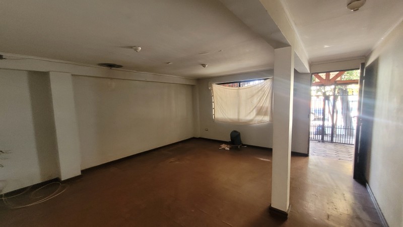 Casa Material Sólido Con Sitio en Linares Sector Comercial