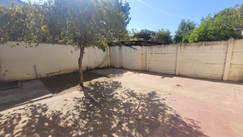 Casa Material Sólido Con Sitio en Linares Sector Comercial