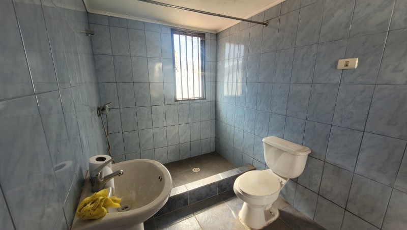 Casa Material Sólido Con Sitio en Linares Sector Comercial