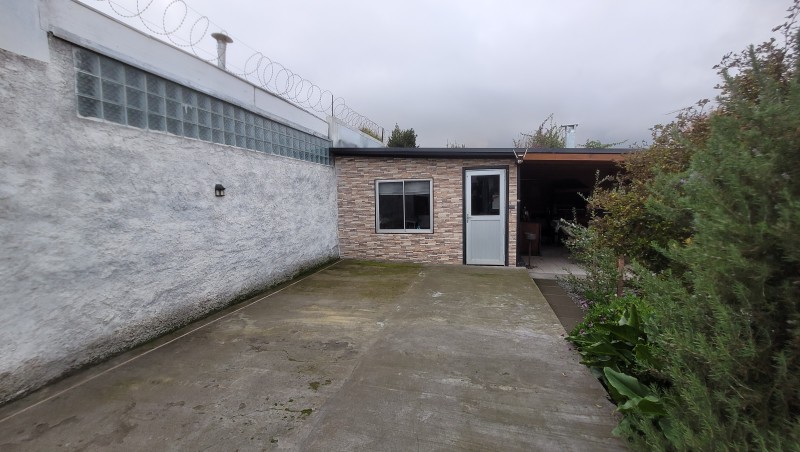 Venta de Casa Independiente Sector Central Sólida