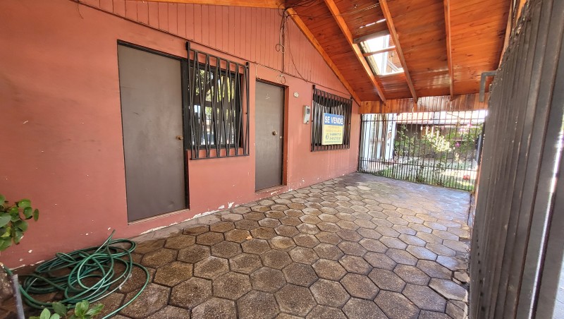 Casa Material Sólido Con Sitio en Linares Sector Comercial