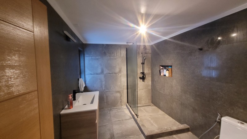 Venta de Casa Independiente Sector Central Sólida