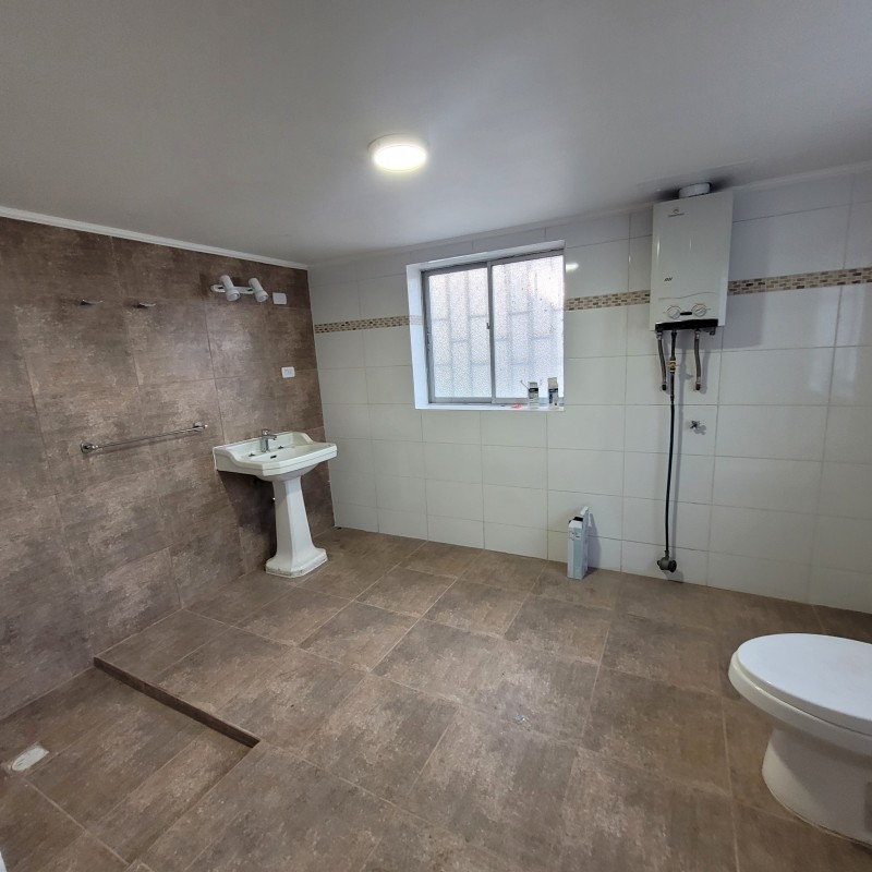 Casa, Local, Galpones, Quinta . 7.400 M2 de Terreno