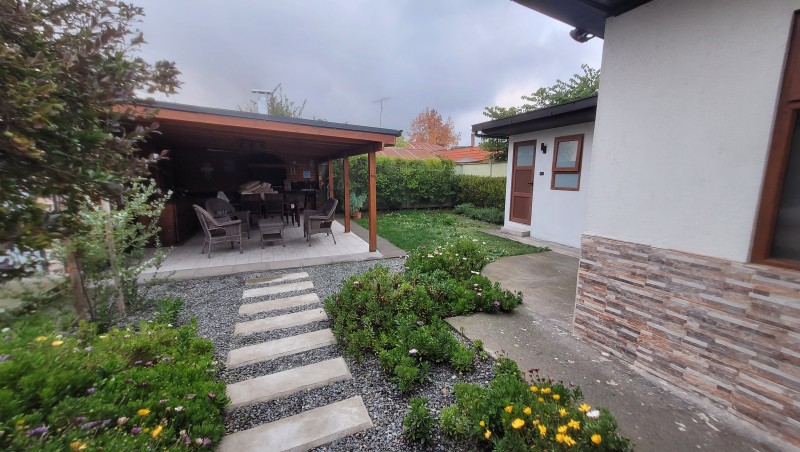 Venta de Casa Independiente Sector Central Sólida