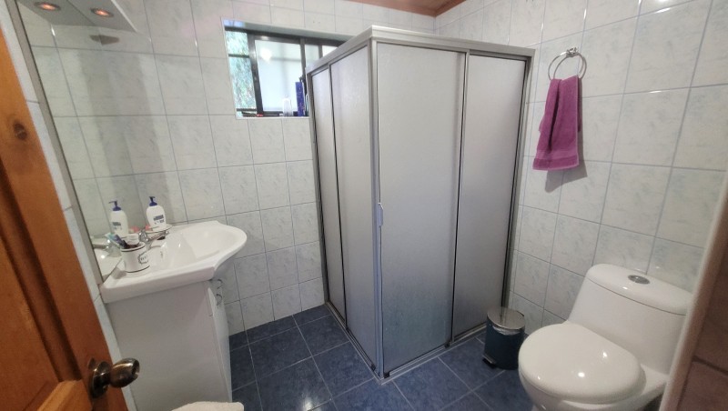 Parcela de 10.8 Hás Con 4.8 Acciones Agua 2 Casas y Piscina
